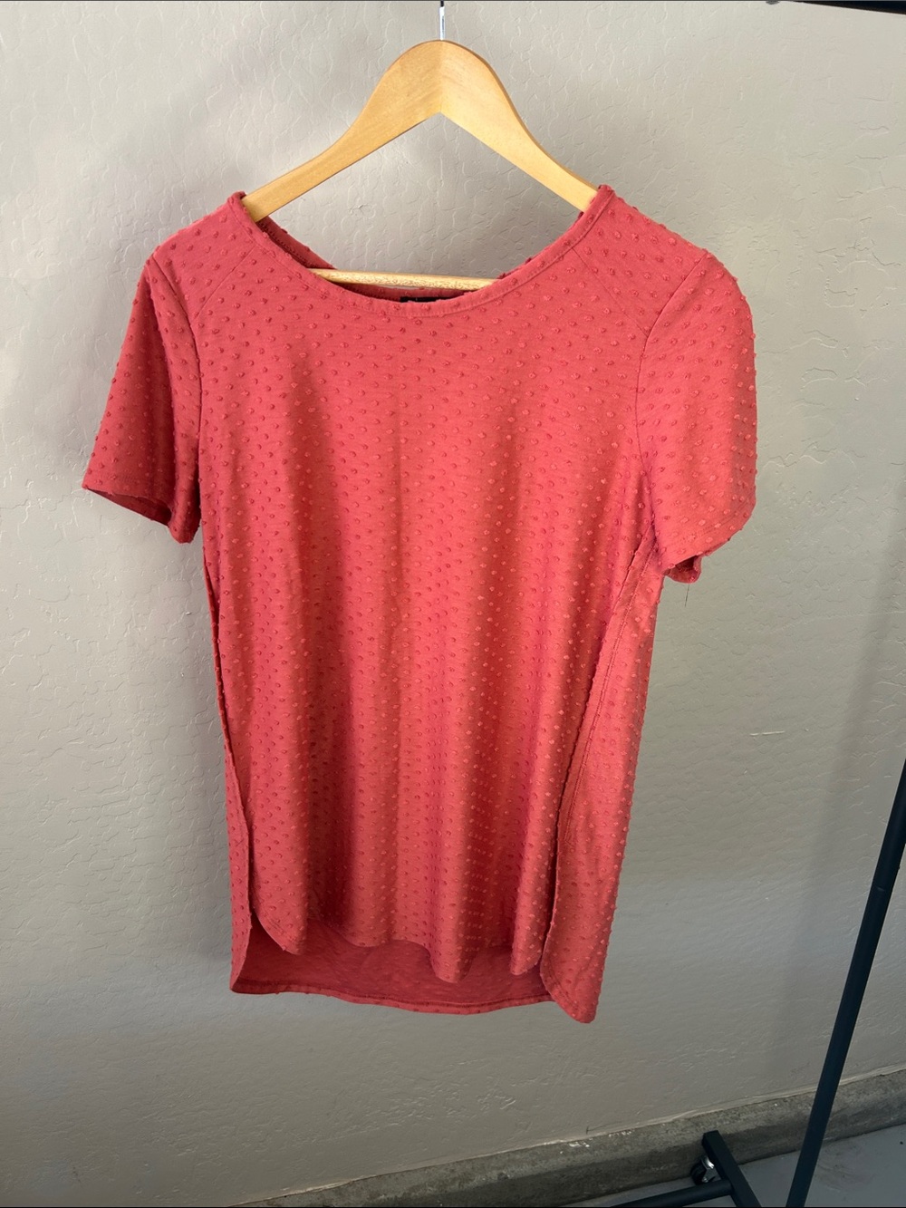 Adrianna Papell Textured Swiss Dot Knit Top Size Small Coral Pink